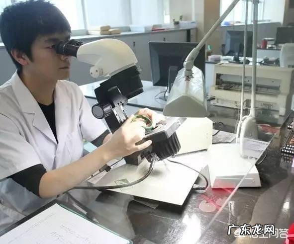 市面上的翡翠水太深，要怎么辨别？