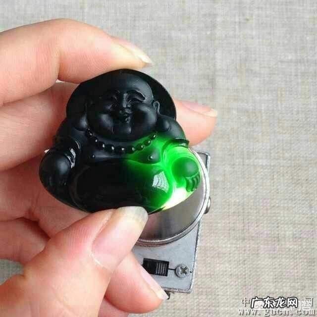 市面上的翡翠水太深,要怎么辨别?