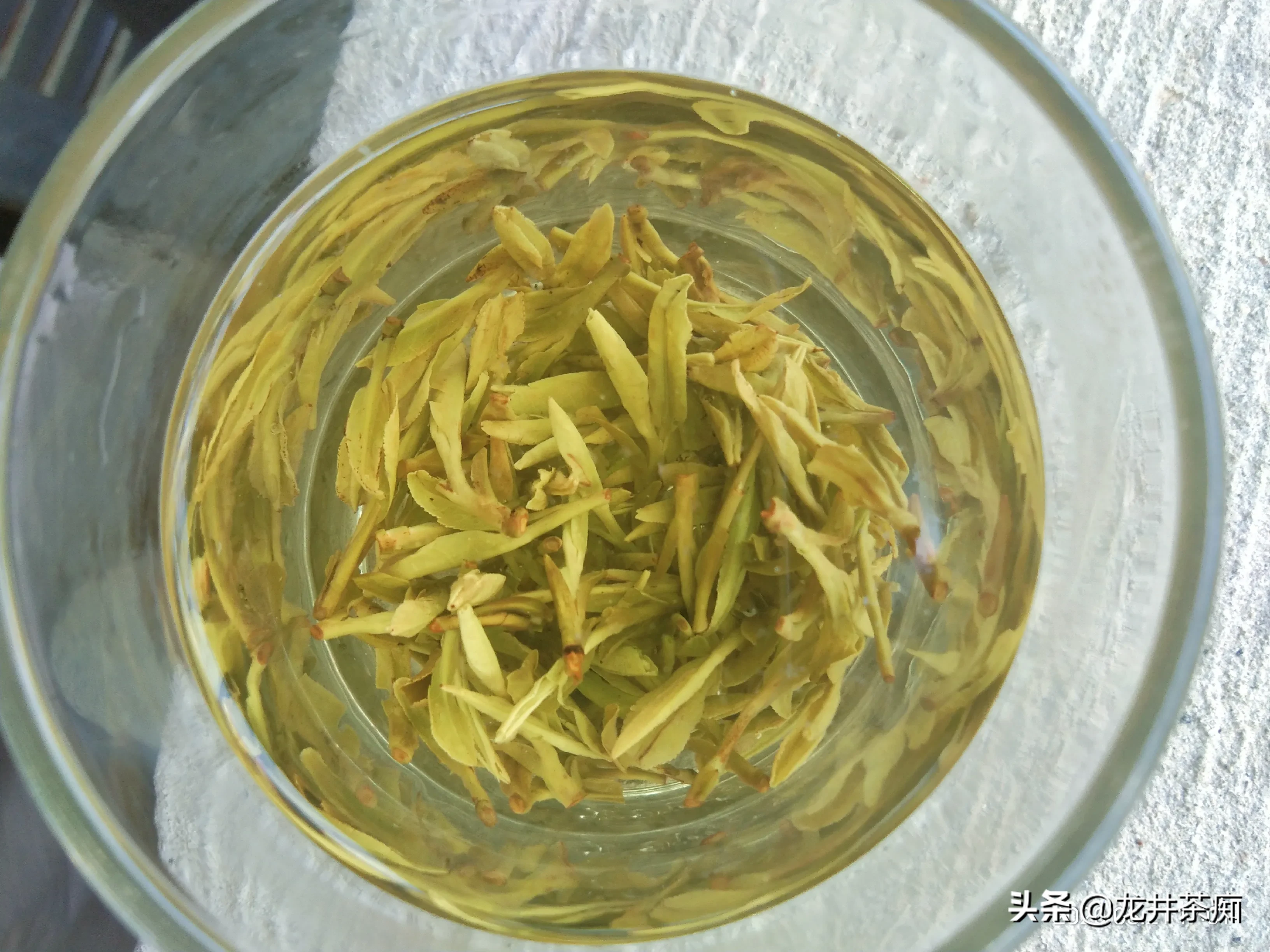 为什么绿茶泡出来的茶汤那么脏,铁观音泡出的茶汤那么清澈?