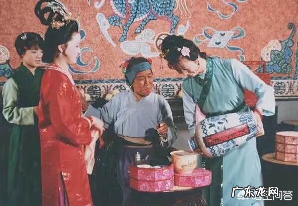 《红楼梦》中,刘姥姥进大观园每个人的笑有什么不同吗?