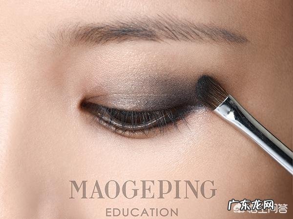 陈法蓉烟熏妆亮相戛纳帅气十足,烟熏妆怎么画才帅气撩人?