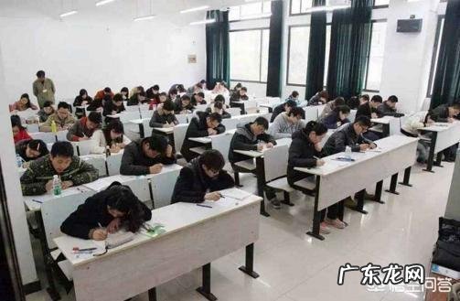 公务员面试时每道题大概讲多少内容?面试资料的答案感觉好长,自己发挥组织不了那么多?