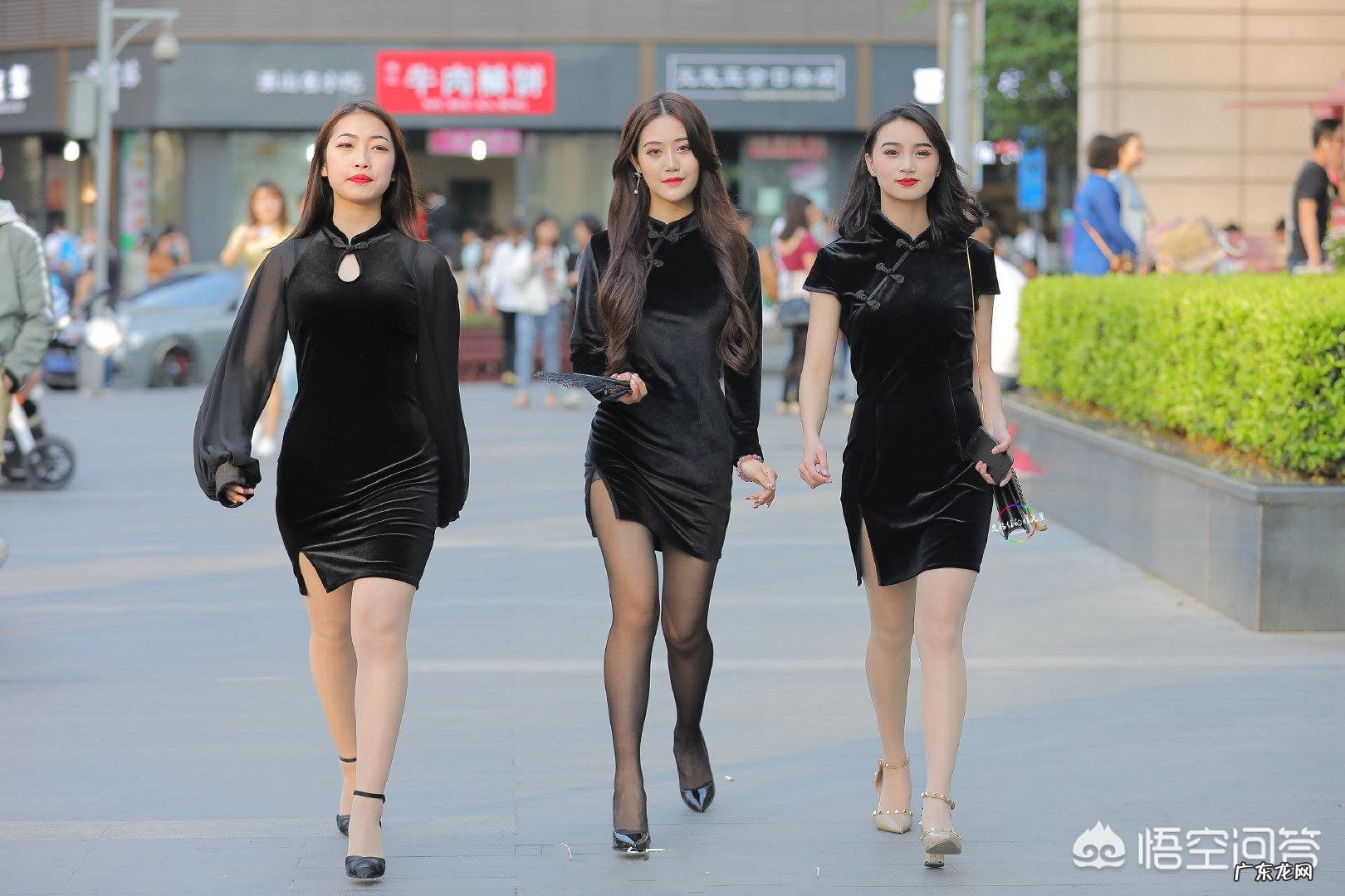 你们喜欢穿什么样的丝袜和高跟鞋搭配?