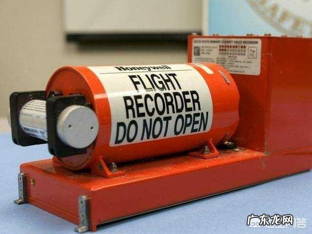 埃塞俄比亚空难,严重飞机变碎片,为什么黑匣子只是有点损伤而已呢?什么材料制作的?