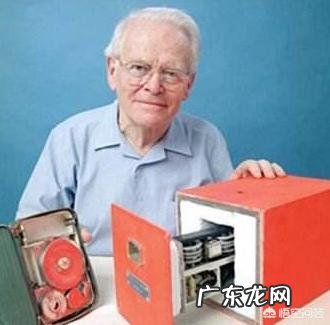 埃塞俄比亚空难,严重飞机变碎片,为什么黑匣子只是有点损伤而已呢?什么材料制作的?