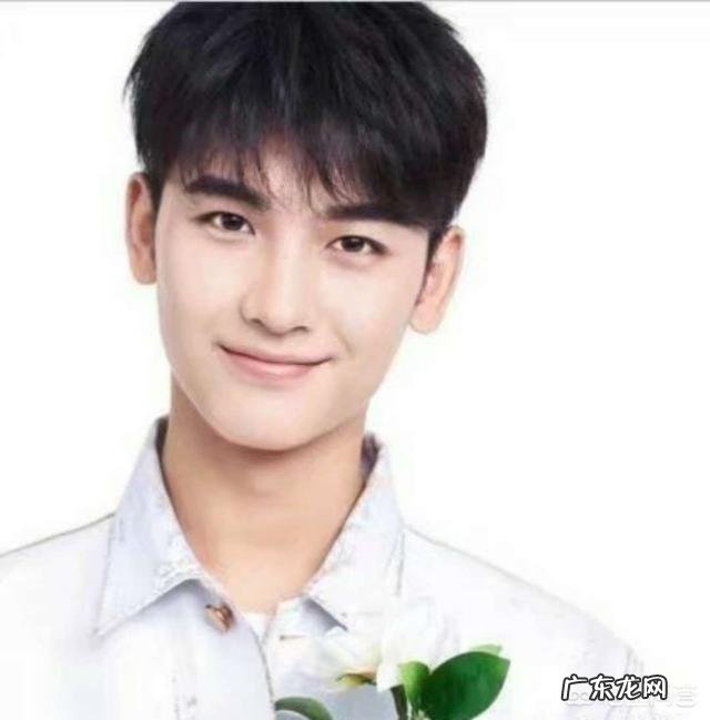 三十多岁男性适合哪些稳重一些的发型？