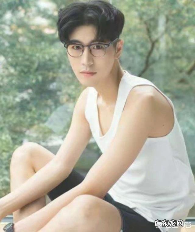 三十多岁男性适合哪些稳重一些的发型？