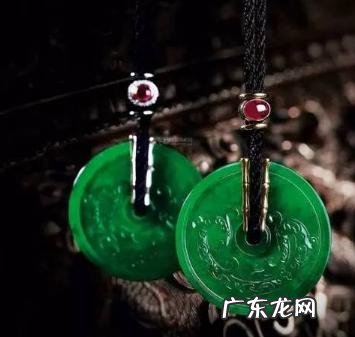 为什么都说钻石和玉不保值，只是块石头，买了就卖不出去了，而只有黄金才值钱？