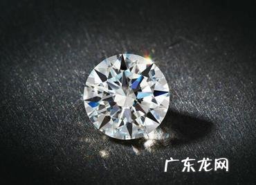 为什么都说钻石和玉不保值，只是块石头，买了就卖不出去了，而只有黄金才值钱？