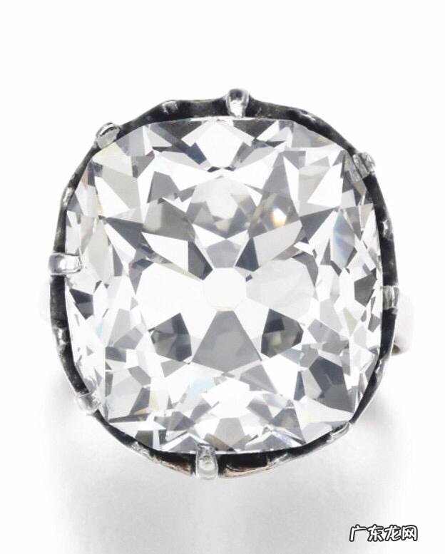 为什么都说钻石和玉不保值，只是块石头，买了就卖不出去了，而只有黄金才值钱？