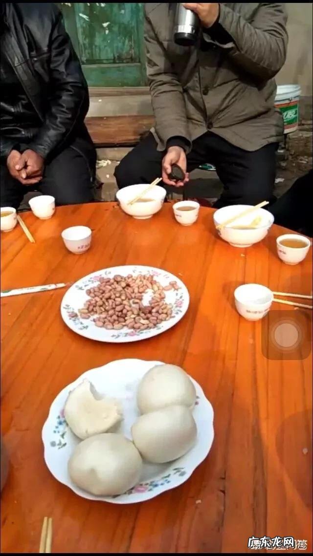 在农村参加完丧事酒席后,孝衣孝布该怎样处理才好?可直接带回家吗?