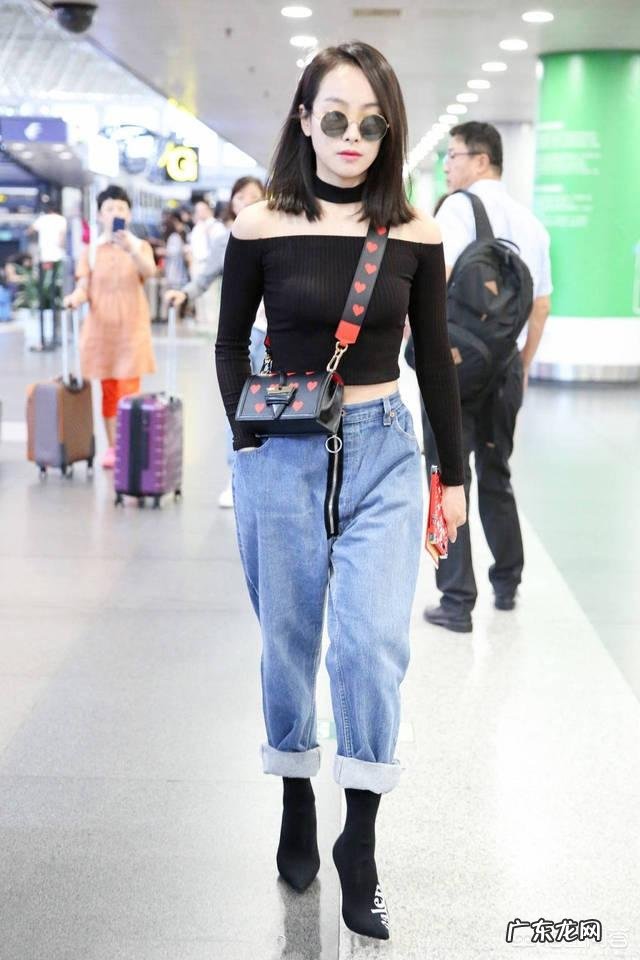 初秋针织衫如何搭配才减龄?