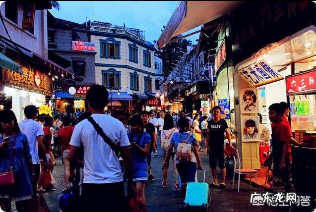 在大学旁边开什么小吃店好？