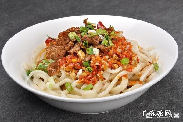 在大学旁边开什么小吃店好？