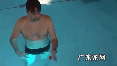 怎么学会抬头蛙泳踩水?