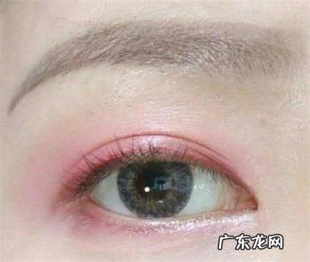 化一个简单的妆需要哪些化妆品?