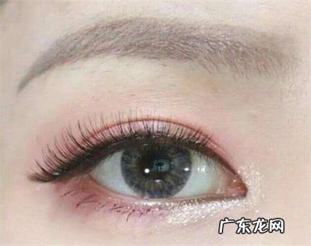 化一个简单的妆需要哪些化妆品?