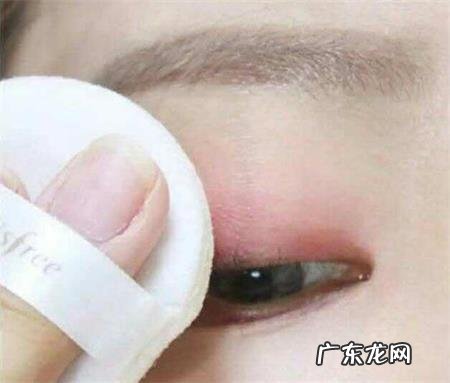 化一个简单的妆需要哪些化妆品?