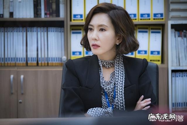 哪部电视剧里的角色穿衣风格最适合职场女性学习?