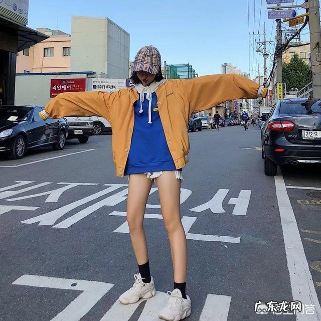 卫衣如何搭配外套才时髦?