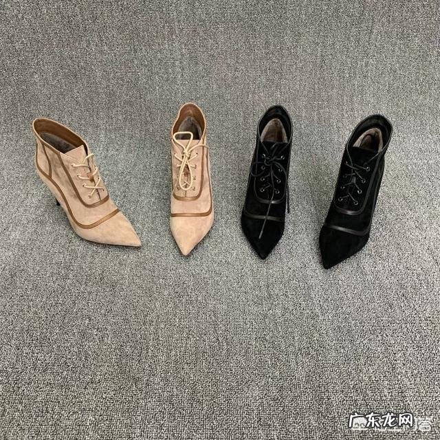 在冬季，穿休闲西裤配什么鞋子比较好看？