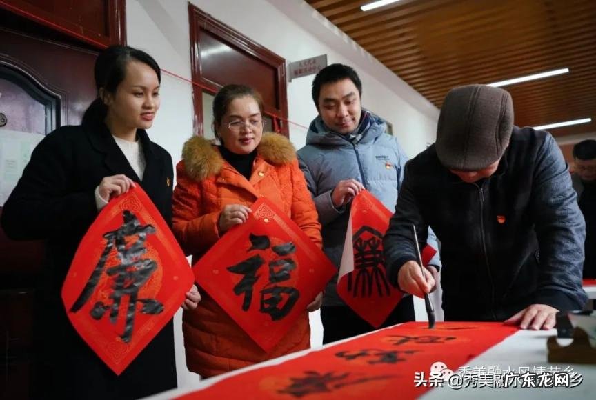 泼墨挥毫下一句是什么意思 挥毫泼墨的毫的意思是