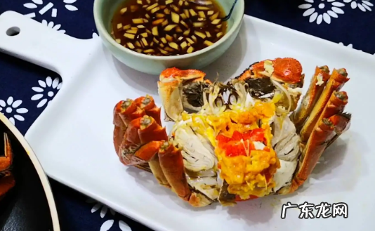 大闸蟹母蟹和公蟹哪个好区别在哪 吃大闸蟹的最佳时间推荐