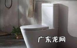 开水能往马桶里倒吗有害吗 把开水倒进马桶里要注意什么