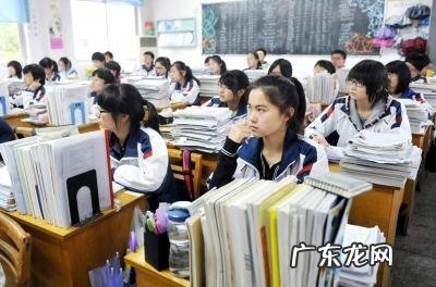 我女儿读高三,每天晚上睡不着,压力好大,该怎么办?