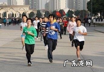 我女儿读高三,每天晚上睡不着,压力好大,该怎么办?