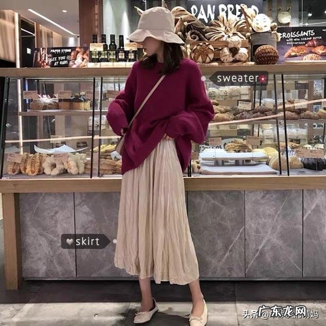 日常穿搭，紫红色搭配什么颜色好看？