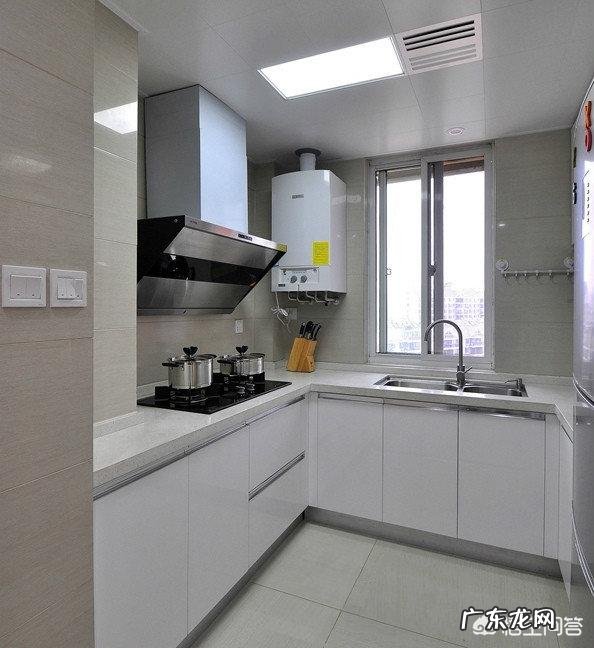 在选择厨房电器时，我们应该如何对厨房的插座进行规划？