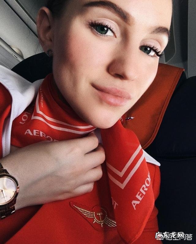 普通舱的空姐和头等舱的空姐服务是一样的吗?