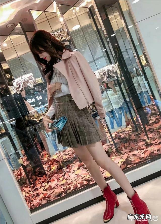女士皮衣怎样搭配更加美丽?