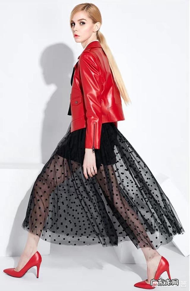 女士皮衣怎样搭配更加美丽?