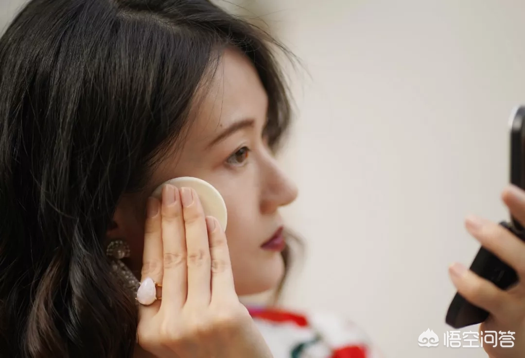 你们知道哪些适合夏天的化妆小技巧?