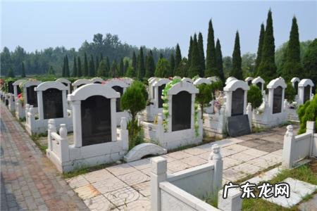 下葬的葬礼过程有哪些做法?