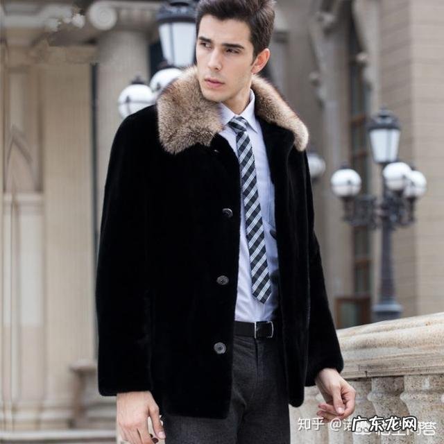 成熟的男士怎么穿搭才能更有气质?