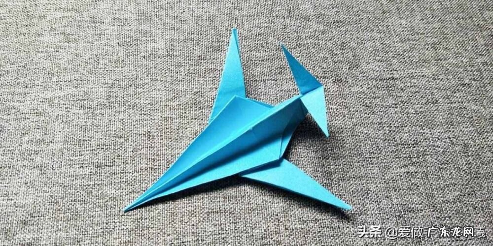 简单飞机模型折纸教程 纸飞机模型制作过程图片