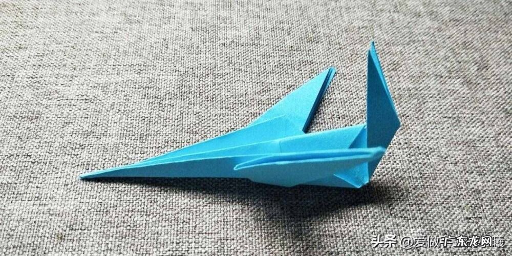 简单飞机模型折纸教程 纸飞机模型制作过程图片