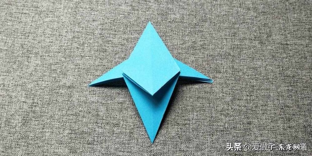 简单飞机模型折纸教程 纸飞机模型制作过程图片