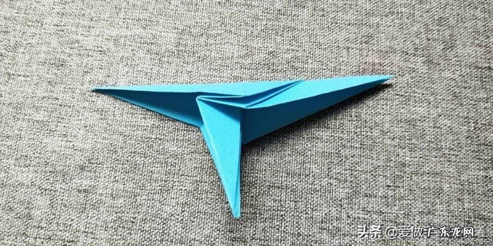 简单飞机模型折纸教程 纸飞机模型制作过程图片