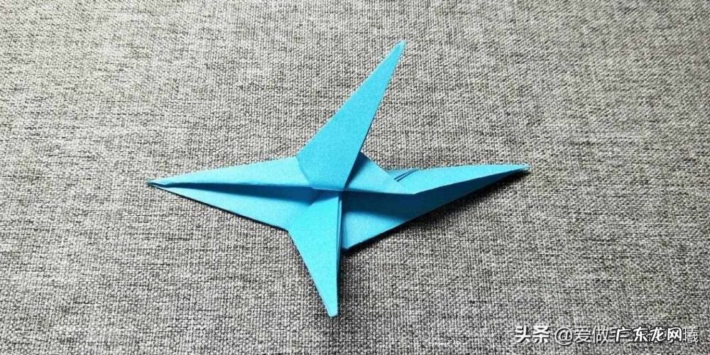 简单飞机模型折纸教程 纸飞机模型制作过程图片