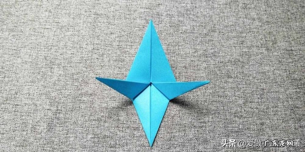 简单飞机模型折纸教程 纸飞机模型制作过程图片