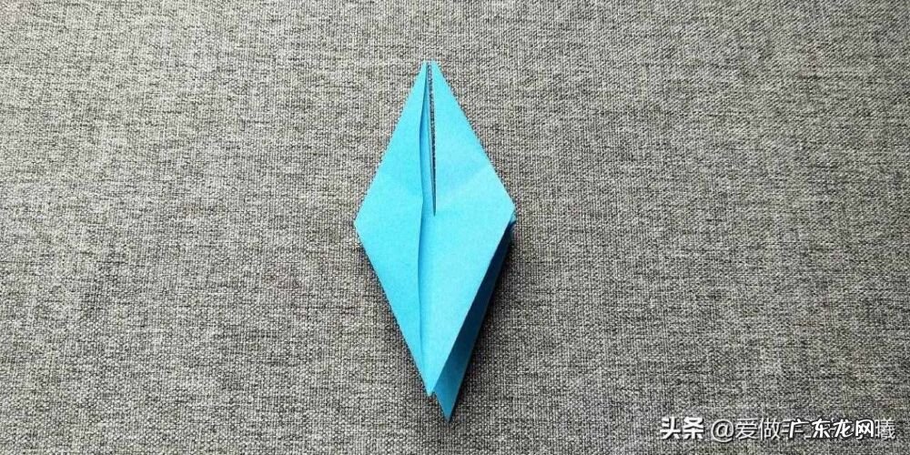 简单飞机模型折纸教程 纸飞机模型制作过程图片