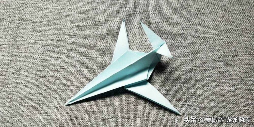 简单飞机模型折纸教程 纸飞机模型制作过程图片