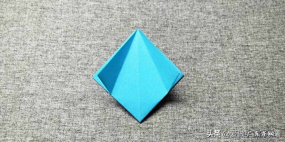 简单飞机模型折纸教程 纸飞机模型制作过程图片