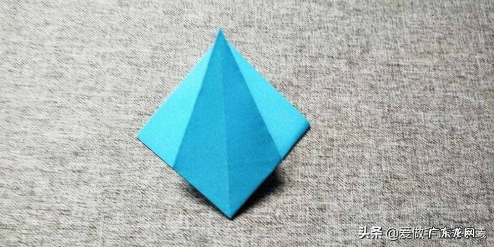 简单飞机模型折纸教程 纸飞机模型制作过程图片