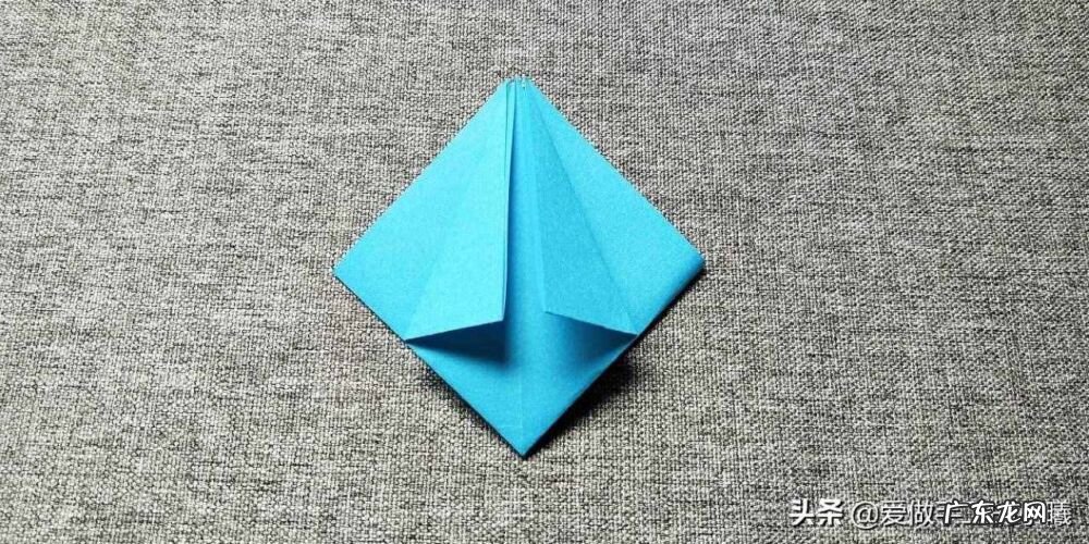 简单飞机模型折纸教程 纸飞机模型制作过程图片