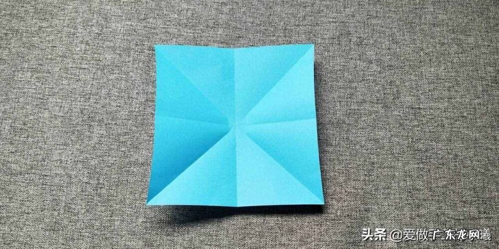 简单飞机模型折纸教程 纸飞机模型制作过程图片